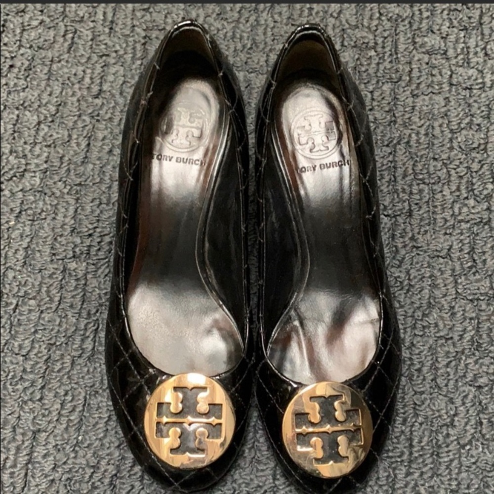 Tory Burch patent leather shoe